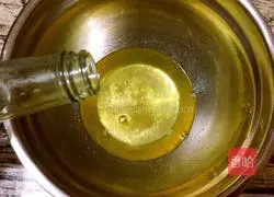 Illustration of how to make eight-inch cocoa chiffon cake 6