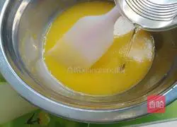 Illustration of how to make striped chiffon cake 2