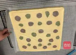 Illustration of how to make polka dot cake rolls 15