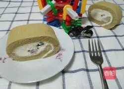 Illustration of how to make matcha honey bean cake roll 10