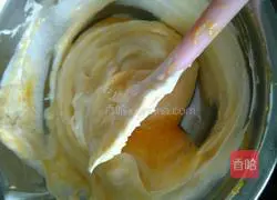 Illustration of how to make chiffon cake 15