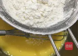 Illustration of how to make chiffon cake 11