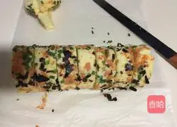 Illustration of how to make chives, seaweed and meat floss cake rolls 22