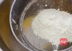 Illustration of how to make the original milk cake roll 5