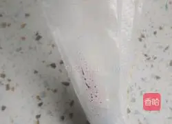 Illustration of how to make egg whites 5