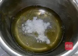 Illustration of how to make raisin jam cake roll 5