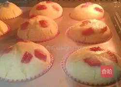 Strawberry Muffin Cake Recipe Illustration 15
