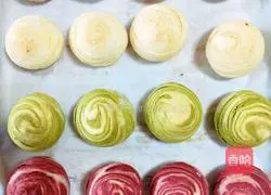 Illustration of how to make spiral egg yolk cake 24