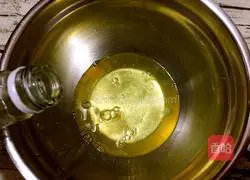 Coconut chiffon cake (eight-inch) recipe illustration 6