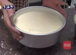 Illustration of how to make 8-inch chiffon cake 9