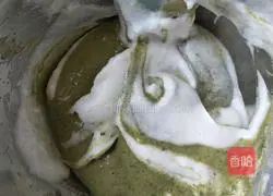 Illustration of how to make matcha cream cake roll 7