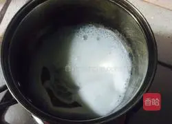 Illustration of how to make two-color chiffon cake 2