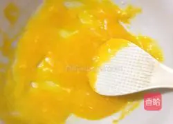 Illustration of how to make meat floss salad cake roll 3