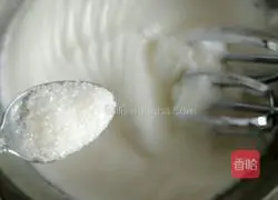 Illustration of how to make eight-inch chiffon cake 8