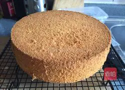 Illustration of how to make eight-inch chiffon cake 15