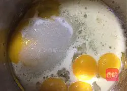 Illustration of how to make bird's nest fruit cake roll 6