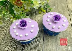 Illustration of making homemade fondant cake 13