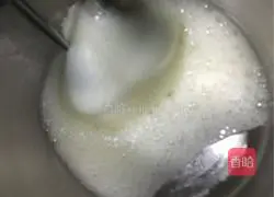 Illustration of how to make dragon fruit cake roll 4