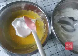 Illustration of how to make cranberry hollow chiffon cake 7