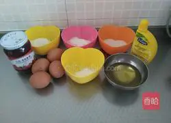 Illustration of how to make strawberry jam cake roll 1