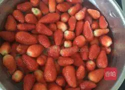 Illustration of how to make jam cake rolls 1