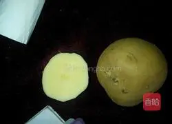 Illustration of how to make small potato pancakes 1
