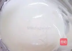 Illustration of how to make chiffon cake 17