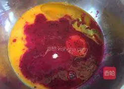 Illustration of how to make dragon fruit chiffon cake 9