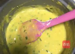 Illustration of how to make scallion and meat floss cake rolls 2