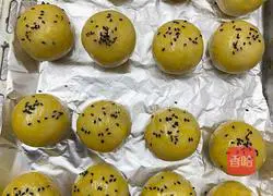 Illustration of how to make egg yolk cakes 11