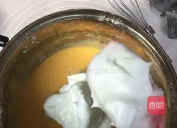 eight Illustration of how to make chiffon cake 10