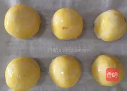 Illustration of how to make egg yolk cake 19