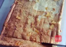 Illustration of how to make orange jam cake roll 17