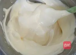 八Illustration of how to make chiffon cake 8