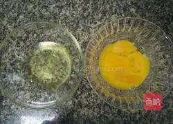 Illustration of how to make eight-inch strawberry chiffon cake 1