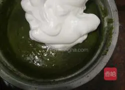Illustration of how to make matcha cake roll 9