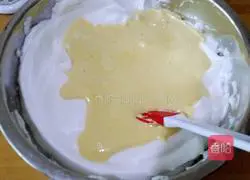 Illustration of how to make 8-inch yogurt chiffon cake 11