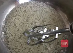 Illustration of how to make chiffon cake 14