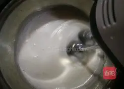 Illustration of how to make coconut egg rolls 4