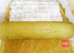 Illustration of how to make matcha cream cake roll 20