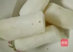 Illustration of how to make spinach and yam cake rolls 3