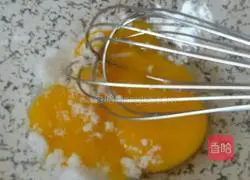 Illustration of how to make chiffon cupcakes 2