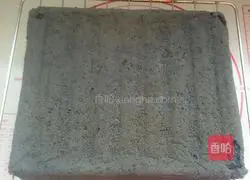 Illustration of how to make bamboo charcoal dense bean cake roll 12