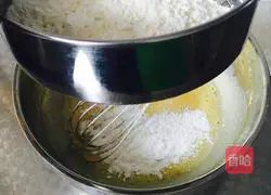 Illustration of how to make chiffon cake 8