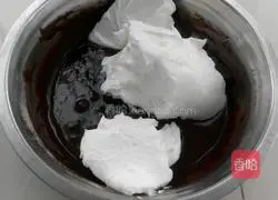 Illustration of how to make eight-inch cocoa chiffon cake 10