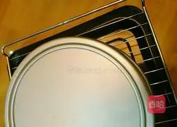 Illustration of how to make eight-inch chiffon cake 12