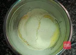 Illustration of how to make meat floss cake rolls 5