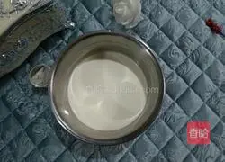 Illustration of how to make cupcakes 16