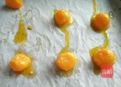 Colorful Mochi Egg Yolk Crisp Recipe Illustration 6
