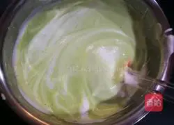 Illustration of how to make coconut egg rolls 6